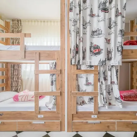 Taksim House Albergue *