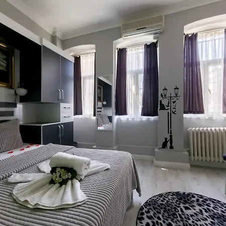 אכסניה Taksim House